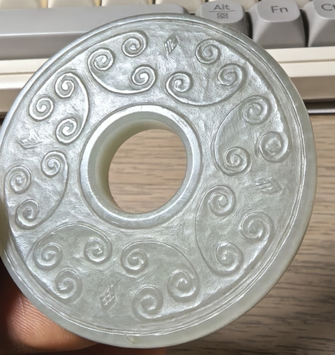 古玩玉器和田玉雕“卷云紋璧”真品鑒賞圖