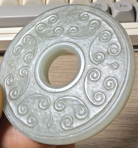 古玩玉器和田玉雕“卷云紋璧”真品鑒賞圖