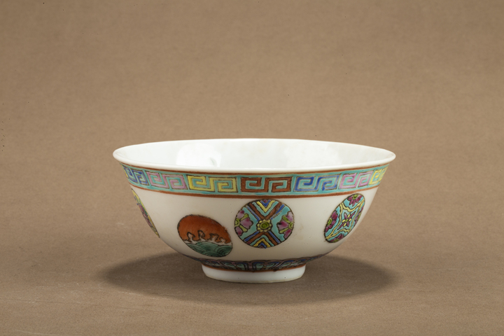 古玩陶瓷民國·粉彩皮球花紋碗真品鑒賞圖