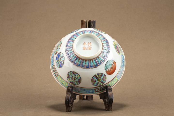 古玩陶瓷民國·粉彩皮球花紋碗真品鑒賞圖