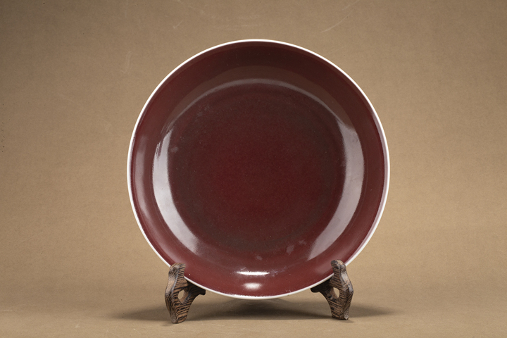 古玩陶瓷清乾隆·霽紅釉七寸盤（官）真品鑒賞圖