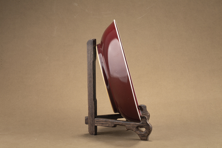 古玩陶瓷清乾隆·霽紅釉七寸盤（官）真品鑒賞圖