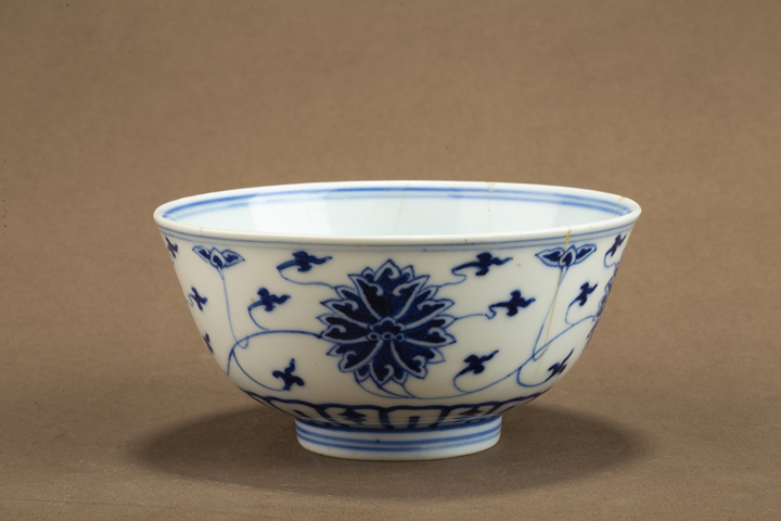古玩陶瓷清光緒·青花纏枝蓮紋碗（官）真品鑒賞圖