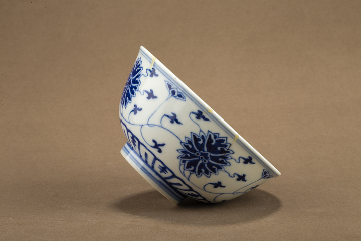 古玩陶瓷清光緒·青花纏枝蓮紋碗（官）真品鑒賞圖