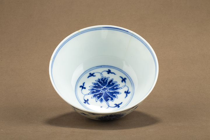 古玩陶瓷清光緒·青花纏枝蓮紋碗（官）真品鑒賞圖