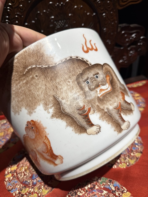 古玩陶瓷礬紅墨彩太師少保紋花盆真品鑒賞圖