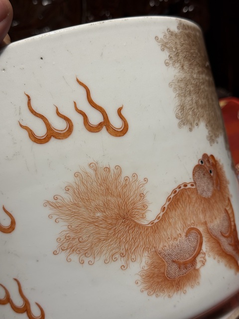 古玩陶瓷礬紅墨彩太師少保紋花盆真品鑒賞圖