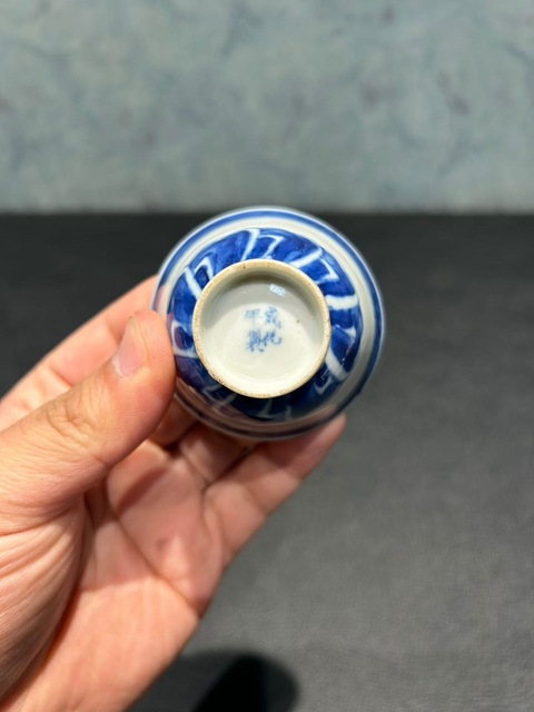 古玩陶瓷青花仰蓮紋杯真品鑒賞圖