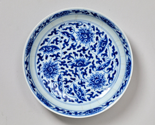 古玩陶瓷清康熙青花纏枝花卉紋盤真品鑒賞圖