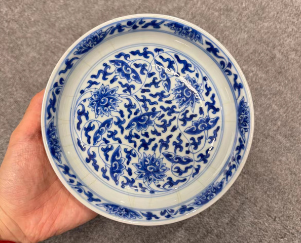 古玩陶瓷清康熙青花纏枝花卉紋盤真品鑒賞圖