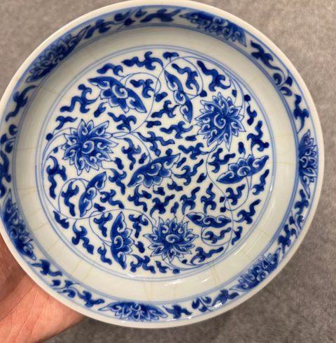 古玩陶瓷清康熙青花纏枝花卉紋盤真品鑒賞圖
