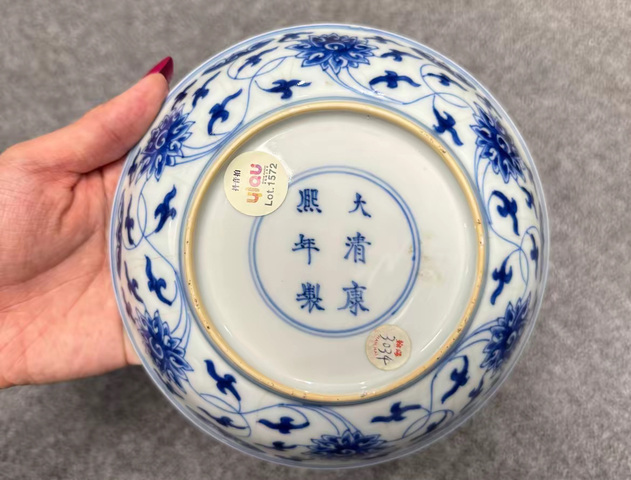 古玩陶瓷清康熙青花纏枝花卉紋盤真品鑒賞圖