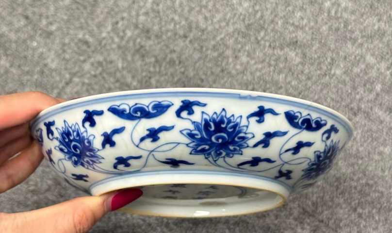 古玩陶瓷清康熙青花纏枝花卉紋盤真品鑒賞圖