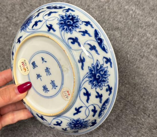 古玩陶瓷清康熙青花纏枝花卉紋盤真品鑒賞圖