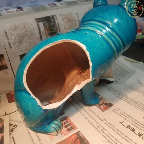 古玩陶瓷孔雀藍釉貓真品鑒賞圖