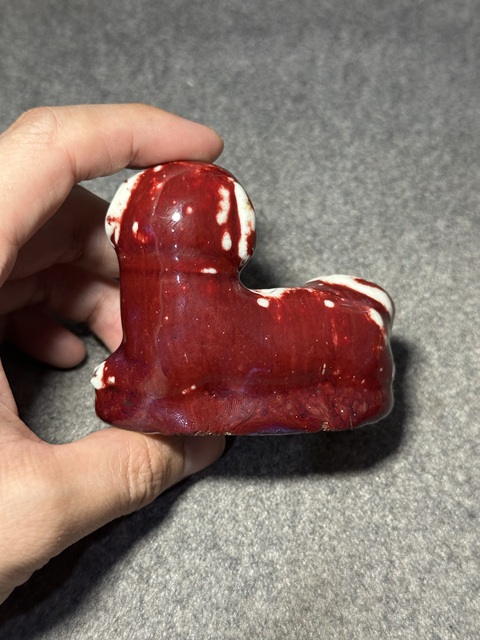 古玩陶瓷窯變紅釉小狗水滴真品鑒賞圖