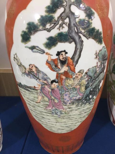 古玩陶瓷珊瑚紅釉描金開光粉彩八仙瓶真品鑒賞圖