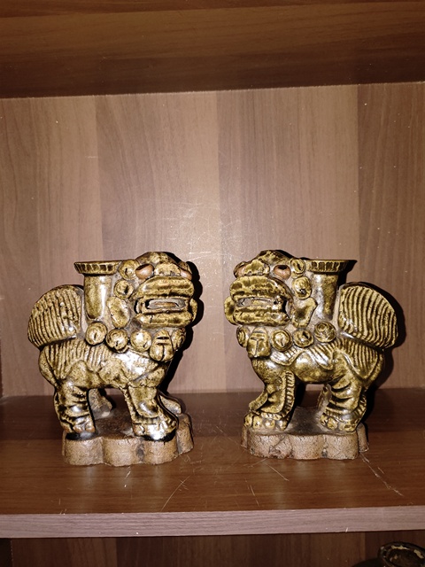 古玩陶瓷褐釉獅子塑像燭臺真品鑒賞圖