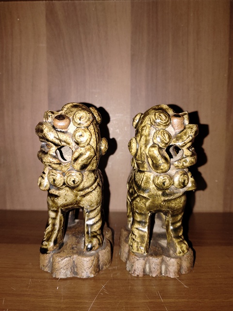古玩陶瓷褐釉獅子塑像燭臺真品鑒賞圖