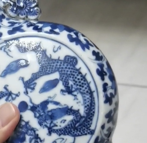 古玩陶瓷青花龍紋抱月瓶真品鑒賞圖