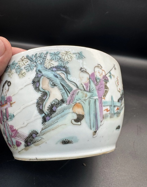 古玩陶瓷粉彩人物故事紋蓋罐真品鑒賞圖