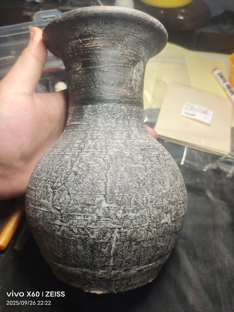 古玩陶瓷紅土黑陶撇口瓶（溫度導(dǎo)致）真品鑒賞圖