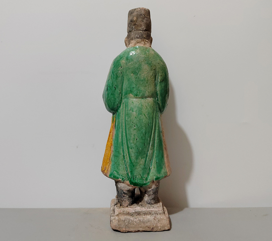 古玩陶瓷明代·三彩捧鼠人物俑真品鑒賞圖
