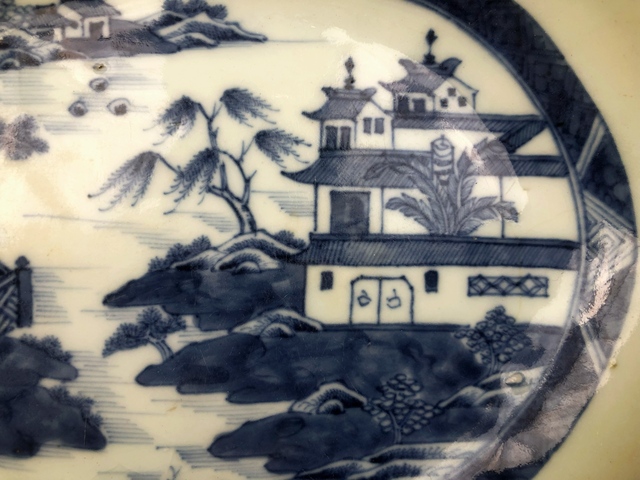 古玩陶瓷清乾隆.青花山水樓閣人物深腹圓盤拍賣，當前價格198元