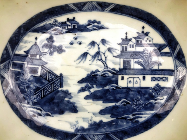 古玩陶瓷清乾隆.青花山水樓閣人物深腹圓盤拍賣，當前價格198元