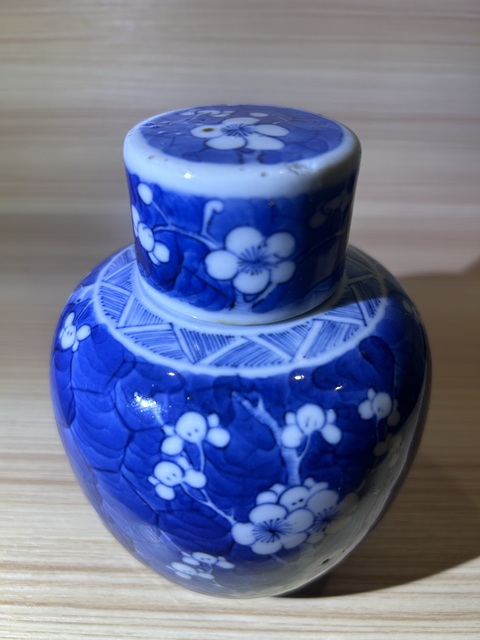 古玩陶瓷青花冰梅紋蓋罐真品鑒賞圖