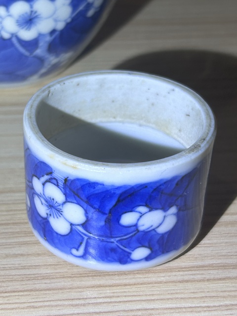 古玩陶瓷青花冰梅紋蓋罐真品鑒賞圖