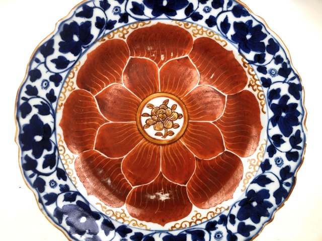 古玩陶瓷清乾隆·礬紅蓮瓣花口盤拍賣，當前價格1152元
