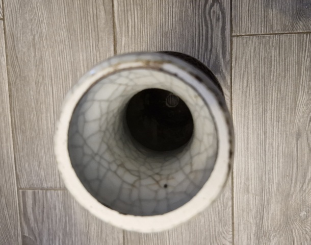 古玩陶瓷哥釉地鐵銹釉青花人物瓶真品鑒賞圖