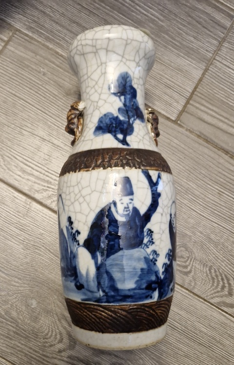 古玩陶瓷哥釉地鐵銹釉青花人物瓶真品鑒賞圖