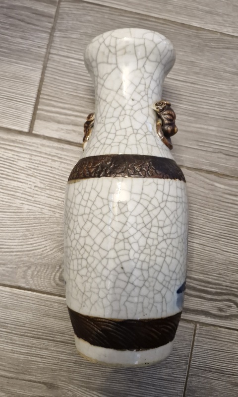 古玩陶瓷哥釉地鐵銹釉青花人物瓶真品鑒賞圖