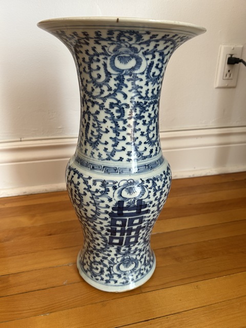 古玩陶瓷青花纏枝蓮喜字花觚真品鑒賞圖