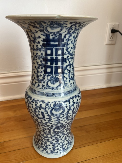 古玩陶瓷青花纏枝蓮喜字花觚真品鑒賞圖