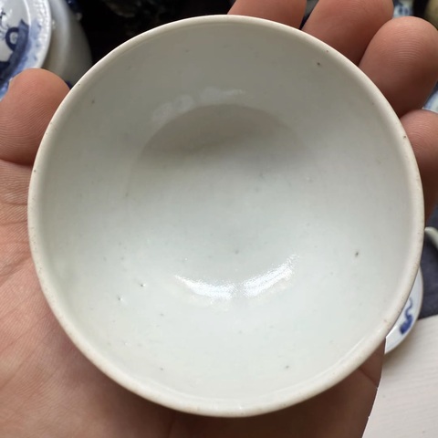 古玩陶瓷花間壽字紋玉璧底青花杯真品鑒賞圖