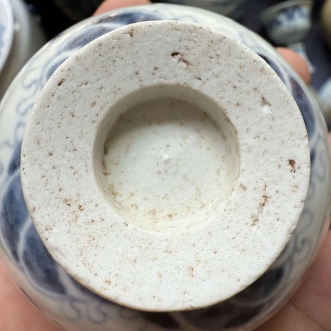古玩陶瓷花間壽字紋玉璧底青花杯真品鑒賞圖