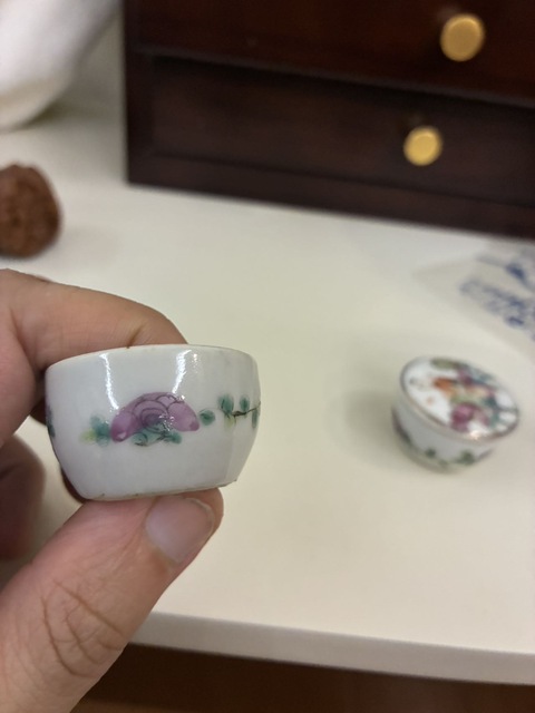 古玩陶瓷麒麟送子粉彩蓋盒真品鑒賞圖