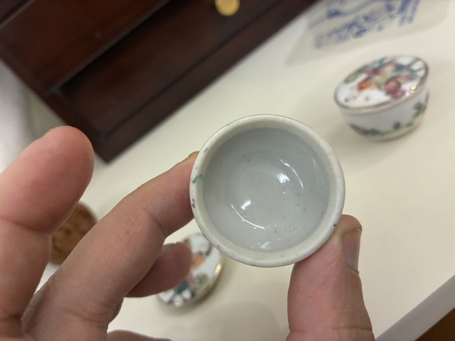 古玩陶瓷麒麟送子粉彩蓋盒真品鑒賞圖