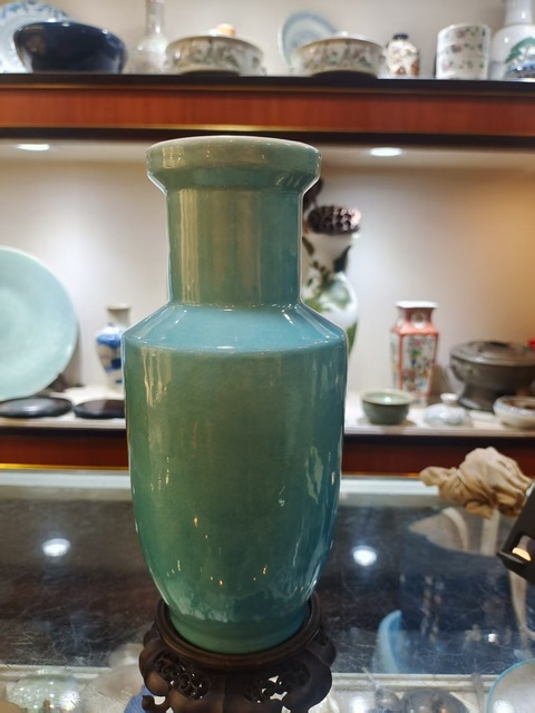 古玩陶瓷孔雀綠釉棒槌瓶真品鑒賞圖