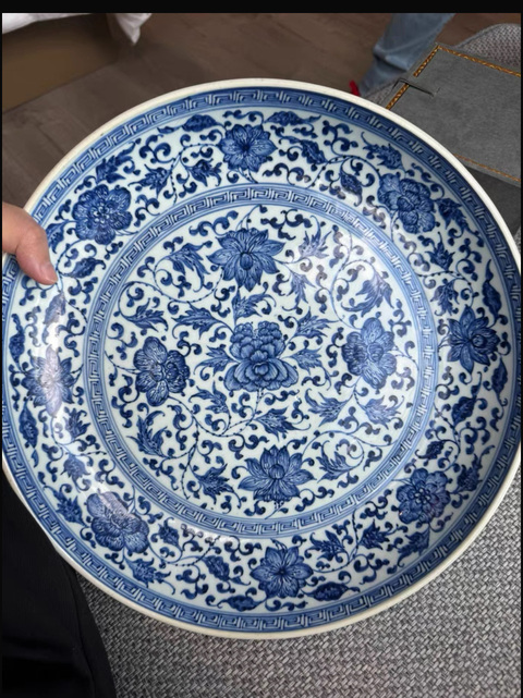 古玩陶瓷花卉紋青花盤真品鑒賞圖