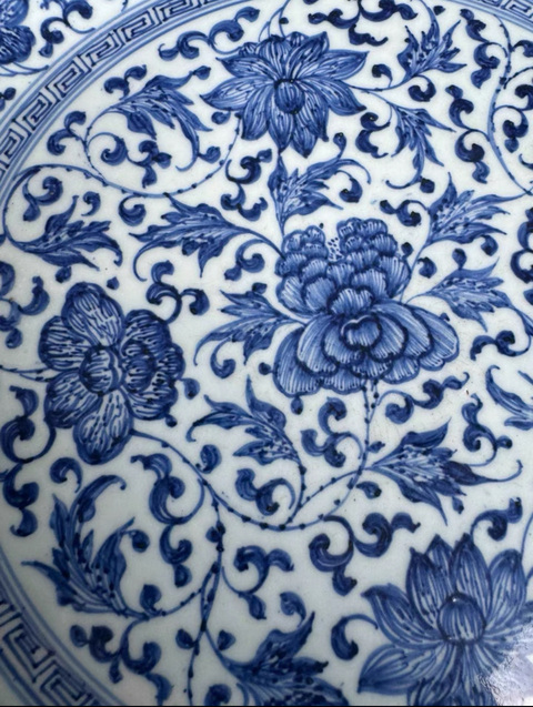 古玩陶瓷花卉紋青花盤真品鑒賞圖