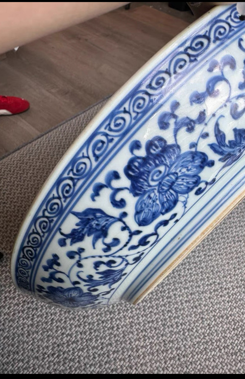 古玩陶瓷花卉紋青花盤真品鑒賞圖