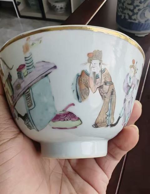 古玩陶瓷粉彩人物杯真品鑒賞圖