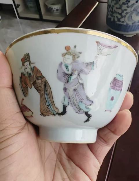 古玩陶瓷粉彩人物杯真品鑒賞圖