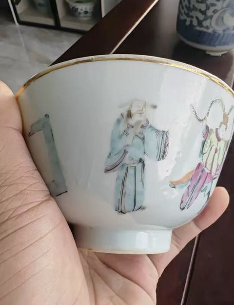 古玩陶瓷粉彩人物杯真品鑒賞圖