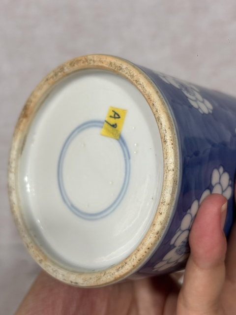 古玩陶瓷青花留白冰梅紋筆筒真品鑒賞圖