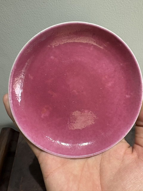 古玩陶瓷胭脂紅釉盤真品鑒賞圖